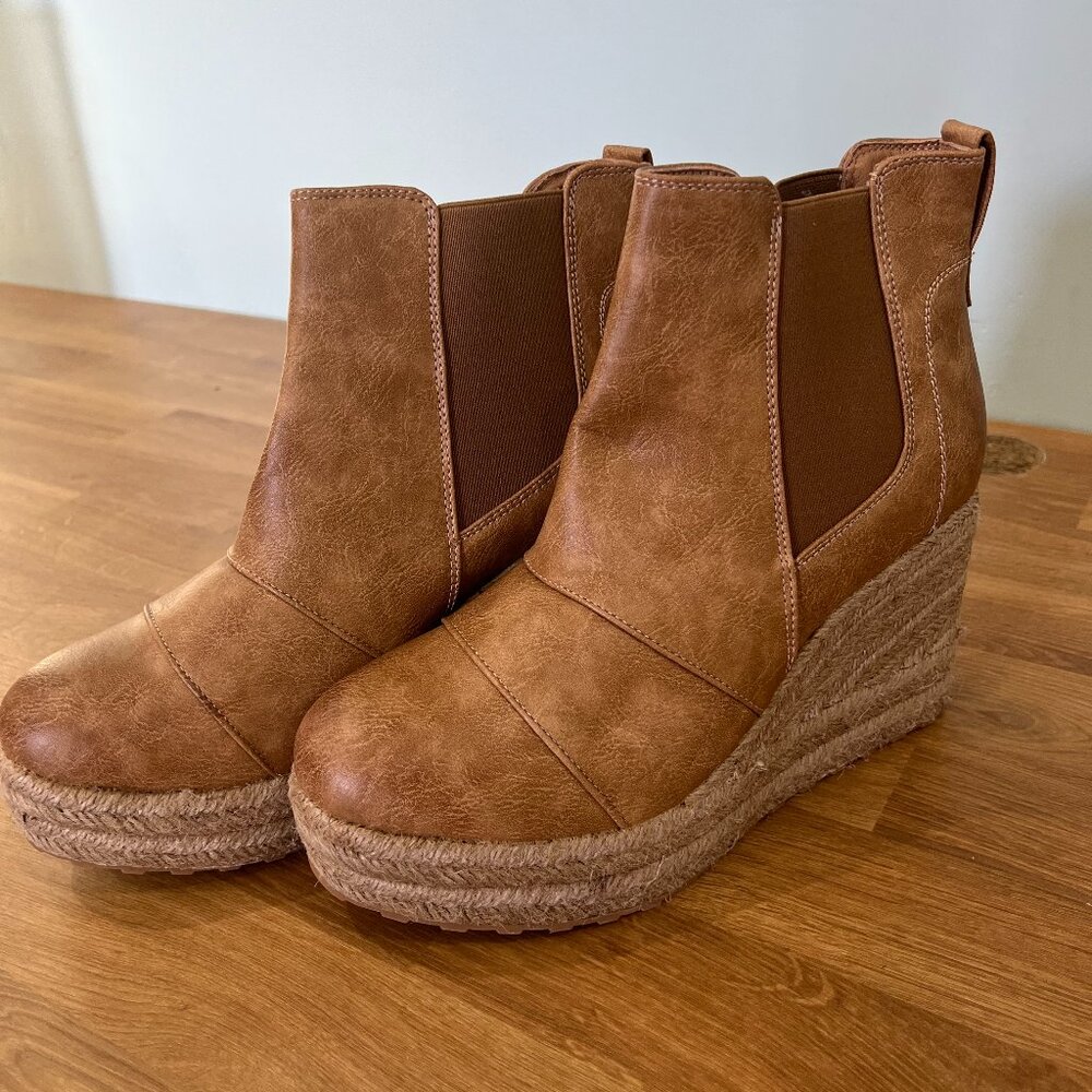 Brand New without Box Women's Ankle Wedge Boots, Size 8